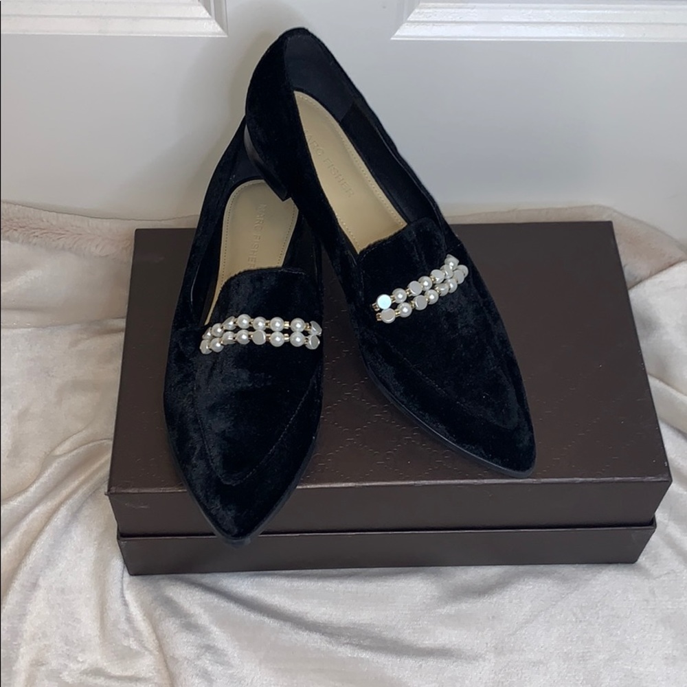 Marc Fisher black like new Flats- pearl accent
